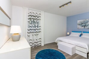 Appartement (B) | Fer et planche à repasser, accès au Wi-Fi (inclus), literie fournie