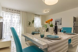 Appartement (B) | Repas dans la chambre