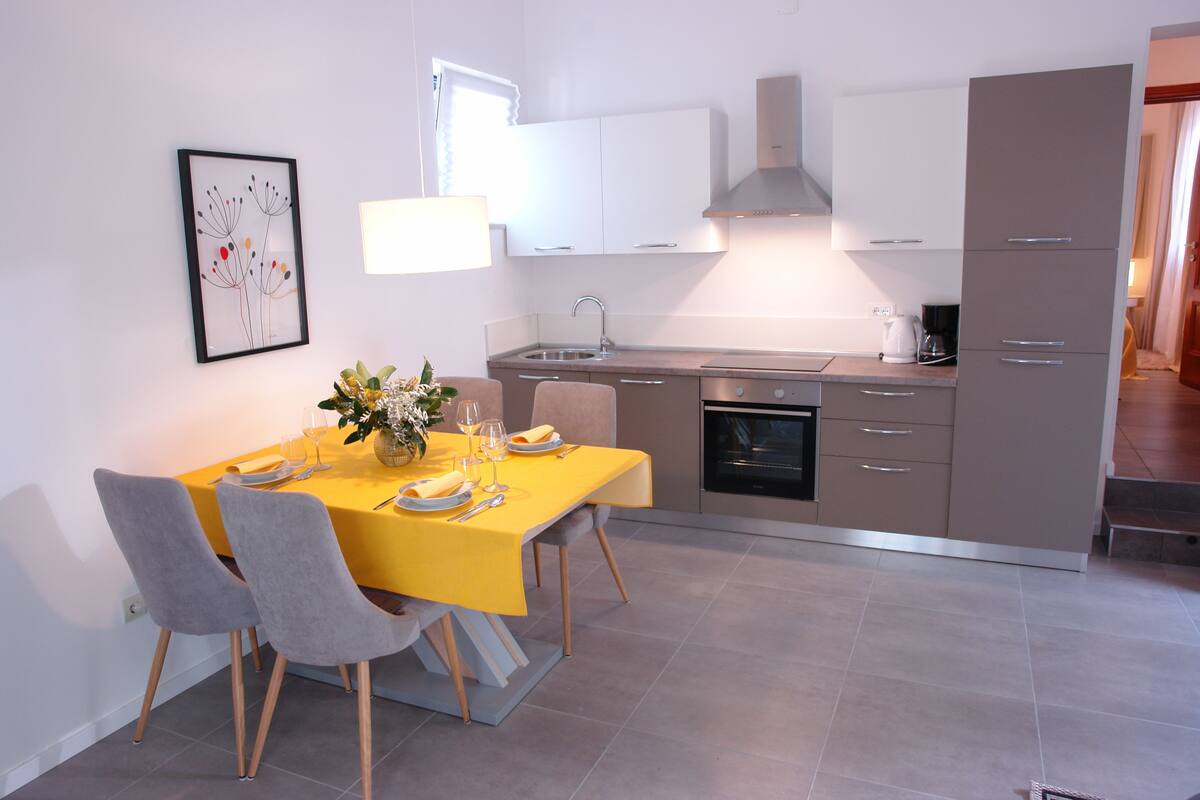 Apartment (A) | Private kitchen | Fridge, stovetop, electric kettle, toaster
