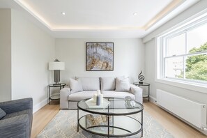 Luxury Apartment, 2 Bedrooms, Non Smoking, Garden View | Living room - Imperial XIII (London)