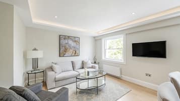 Luxury Apartment, 2 Bedrooms, Non Smoking, Garden View | Living room