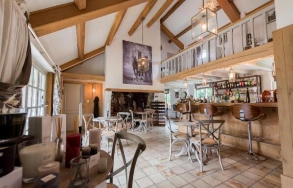 Bar (in der Unterkunft)