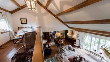 Een strijkplank/strijkijzer, gratis wifi, beddengoed