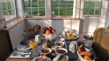 Free daily continental breakfast