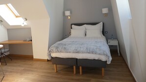 Dobbeltrom, 1 queensize-seng, ikke-røyk | Wi-fi (inkludert), individuelt dekorert og individuelt innredet
