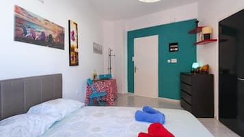 Apartment | Premium bedding, soundproofing, iron/ironing board, free WiFi