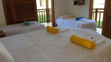 Suíte, várias camas | Frigobar, Wi-Fi de cortesia, roupa de cama