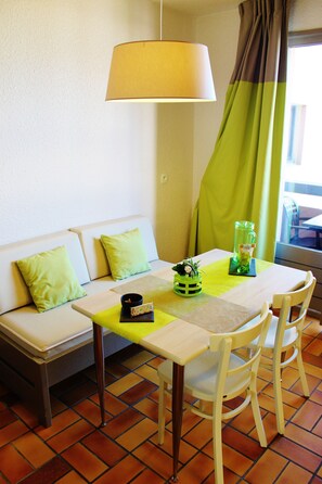 Individuell inredning, unika möbler och mörkläggningsgardiner