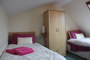 Cottage, 3 Bedrooms | 3 bedrooms, desk, soundproofing, iron/ironing board