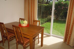 Appartement, 1 chambre | Aire de séjour | Téléviseur à écran plat