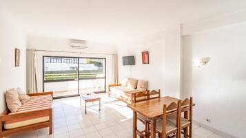 2 bedrooms, in-room safe, blackout drapes, free WiFi