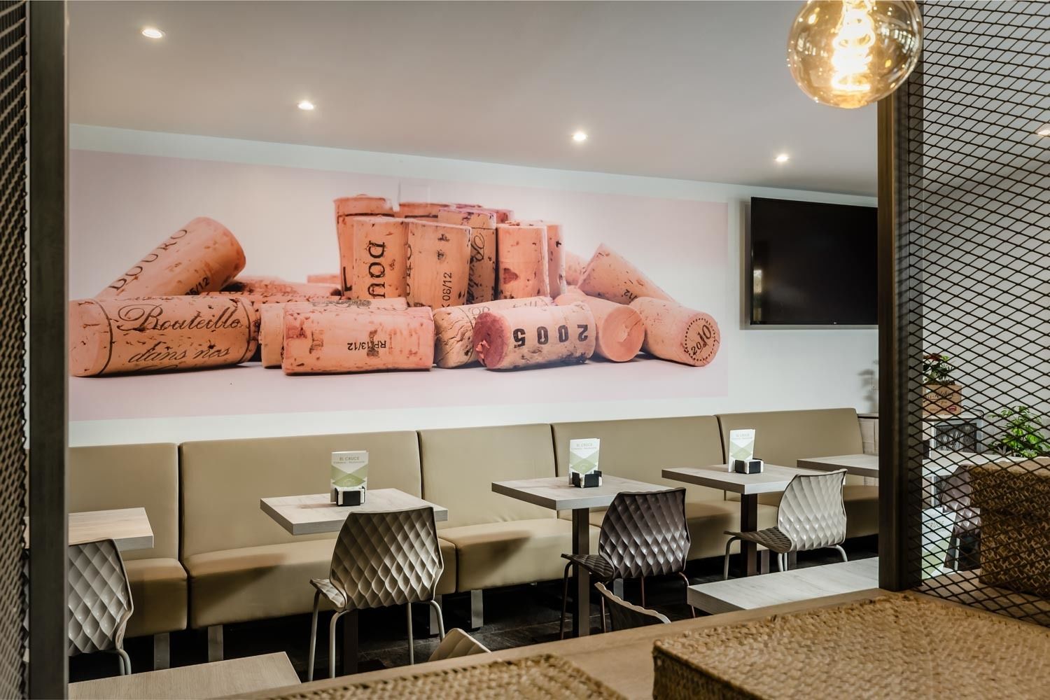 早餐，供應午餐和晚餐