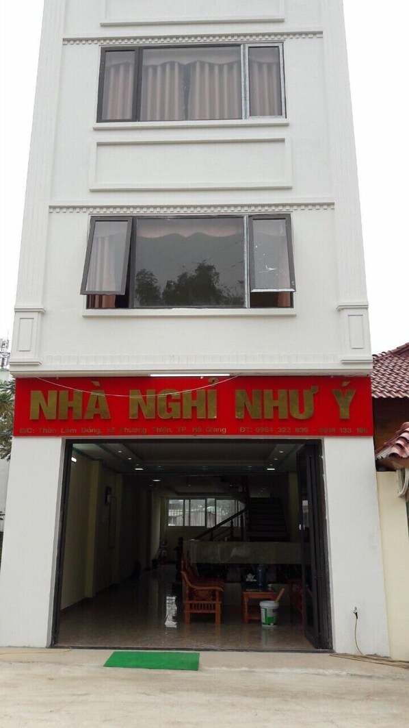 Front of property - Nha nghi nhu y (Ha Giang)