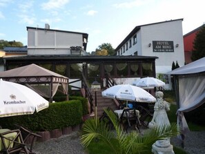 Khu ẩm thực ngoài trời