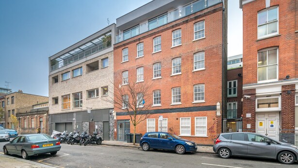 Unclassified image, 1 of 15, button - OYO Home Shoreditch Executive Deluxe 3 Bedroom (London)