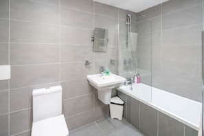Apartment, 3 Bedrooms | Bathroom | Shower, free toiletries