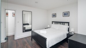 Unclassified image, 5 of 15, button - OYO Home Shoreditch Executive Deluxe 3 Bedroom (London)