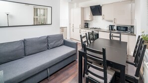Unclassified image, 3 of 15, button - OYO Home Shoreditch Executive Deluxe 3 Bedroom (London)