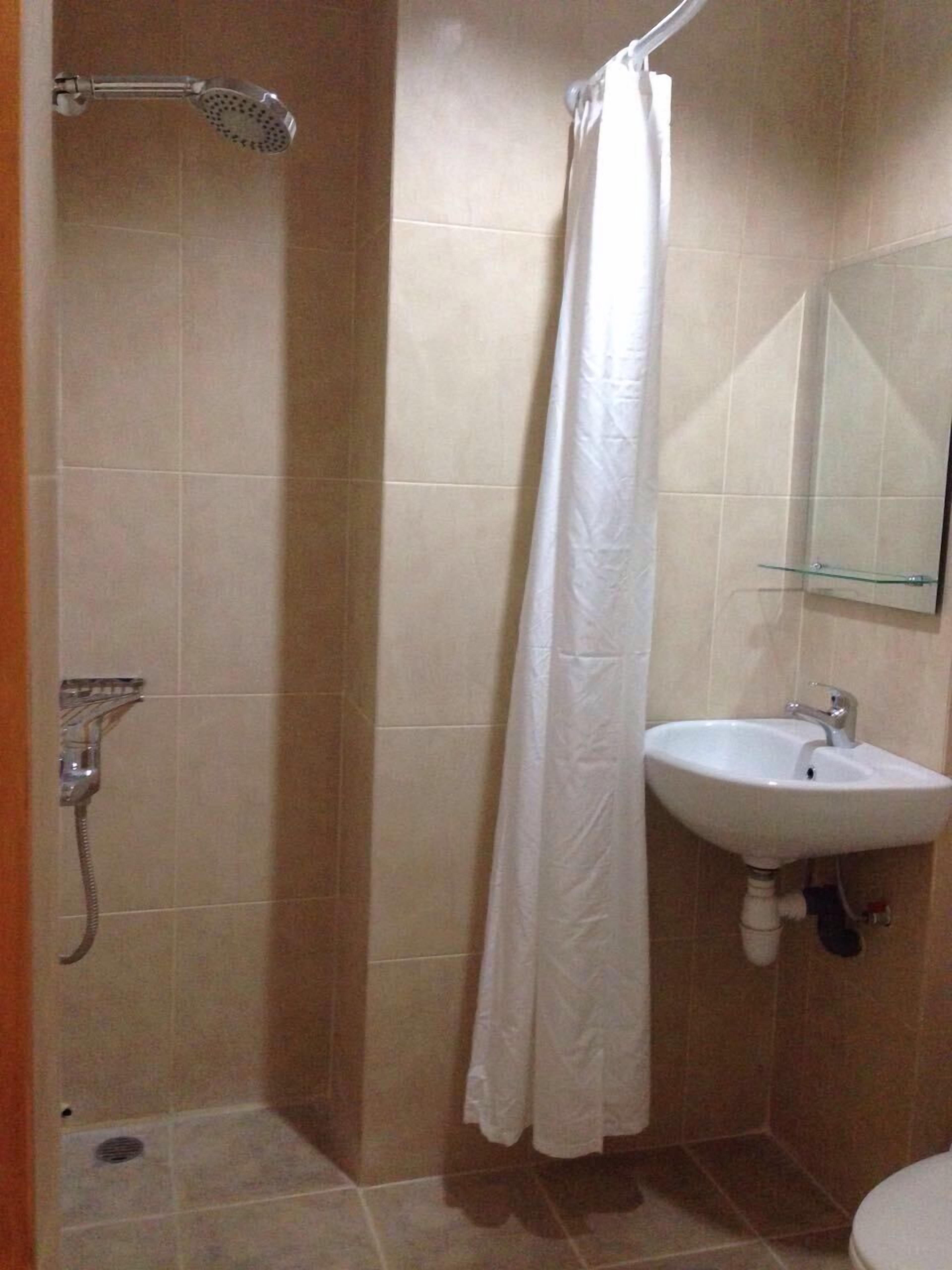 Buồng tắm vòi sen 