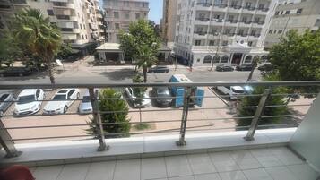 Familiekamer, balkon | Uitzicht vanaf balkon