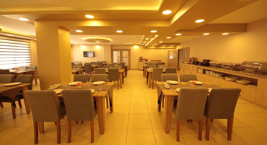 free daily cooked-to-order breakfast