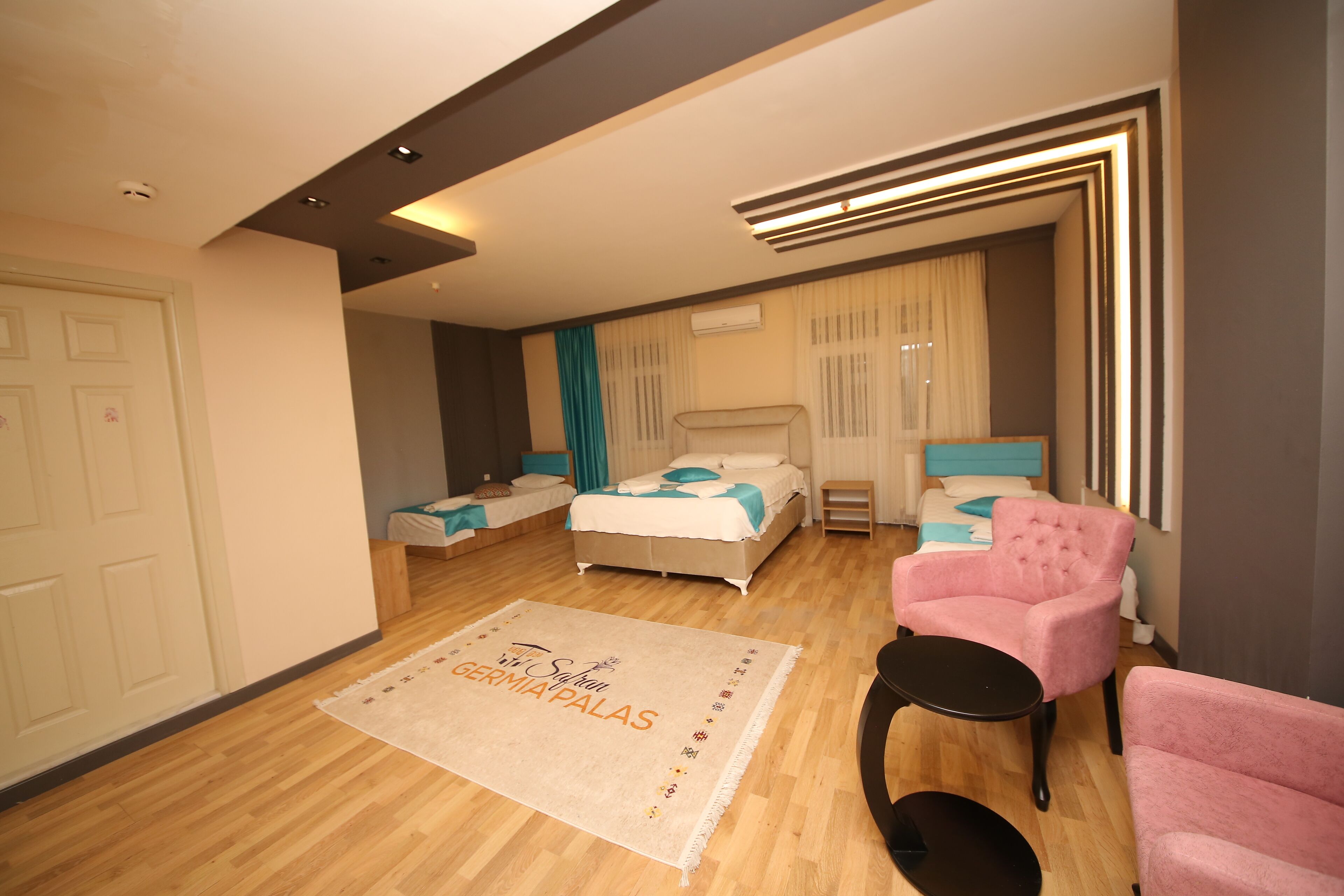 egyptian cotton sheets, premium bedding, in-room safe, blackout curtains