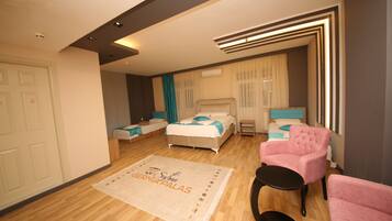 Egyptian cotton sheets, premium bedding, in-room safe, blackout curtains