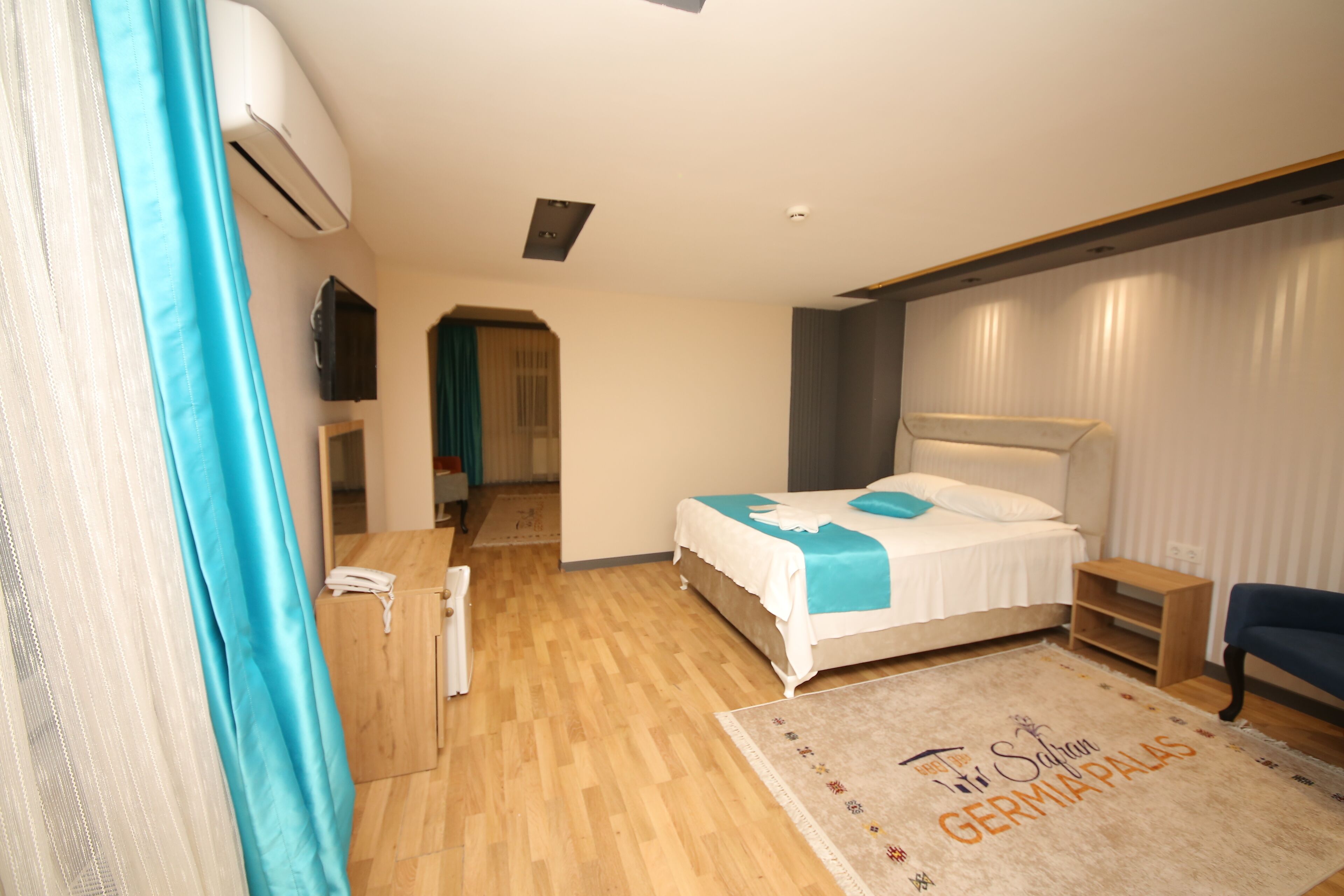 egyptian cotton sheets, premium bedding, in-room safe, blackout curtains