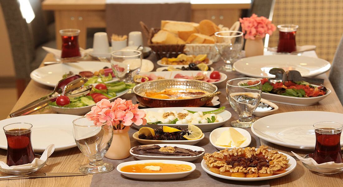 free daily cooked-to-order breakfast