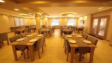 Free daily cooked-to-order breakfast