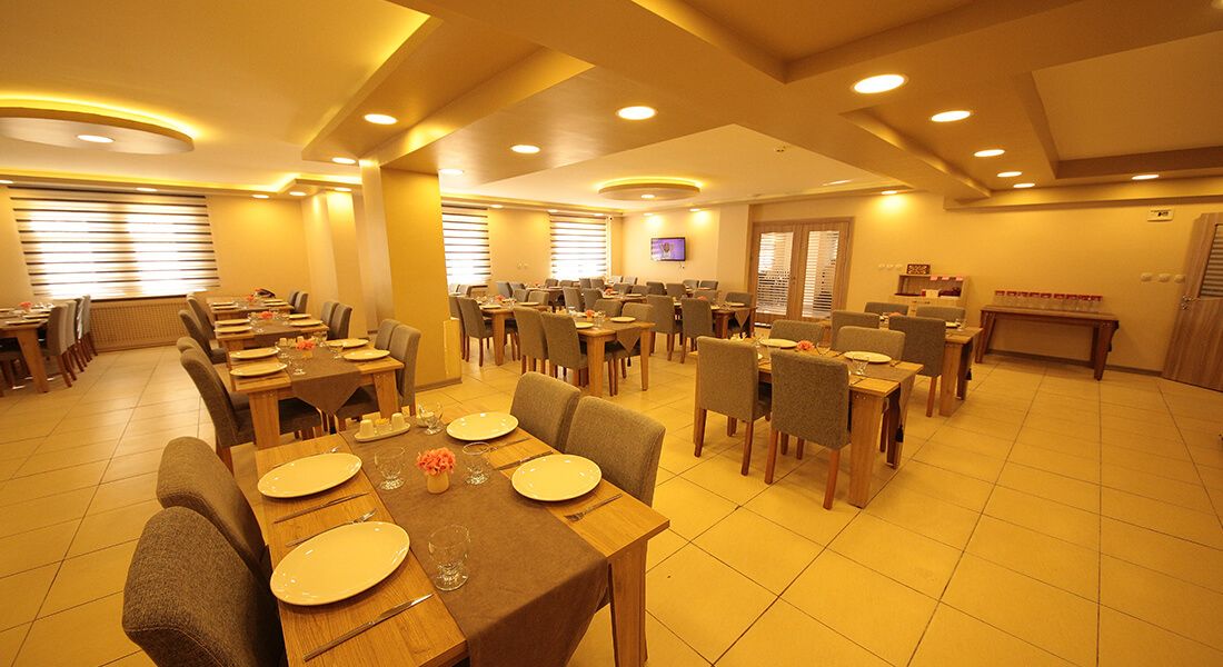 free daily cooked-to-order breakfast