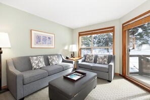 Smart-TV, Kamin, Stereoanlage