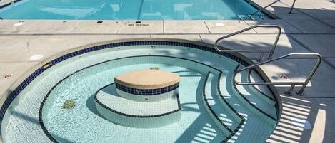 屋外プール、温水プール