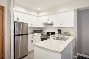 Fridge, microwave, stovetop, dishwasher