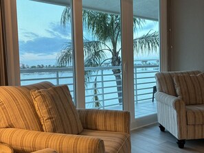 Interior - Bahia Vista 4th Floor Bay View: Isla Del Sol 2 (Isla Del Sol)
