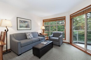 Smart TV, fireplace, stereo - Ski-In/Out 2BR Condo w/ Pool & Hot Tubs (Whistler)