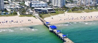 Romantic getaway! Historic cottage 2 blocks to beach