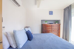 1 bedroom, iron/ironing board, Internet, bed sheets