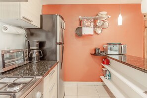 Fridge, microwave, oven, coffee/tea maker
