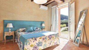 A bedroom with a bed, two bedside tables, a nightstand, a window with curtains, and a balcony door. - Villa in Colle Di Compito with 3 bedrooms sleeps 6 (Colle Di Compito)