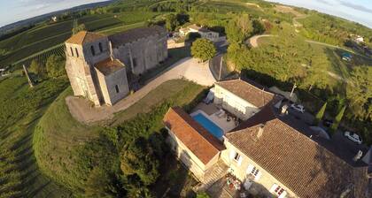 Romantic Gite & own pool, on hillside nr Saint Emilion with stunning panoramas