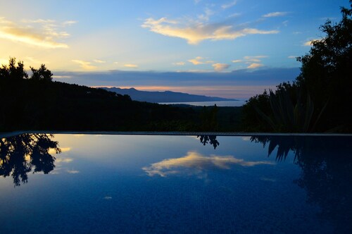 Private pool ★ Outdoor kitchen + BBQ ★ Sea View