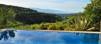 Private pool ★ Outdoor kitchen + BBQ ★ Sea View