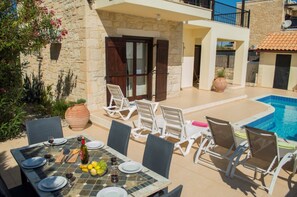 Outdoor dining - Private pool ★ BBQ area ★ Sea View (Darmarohori)