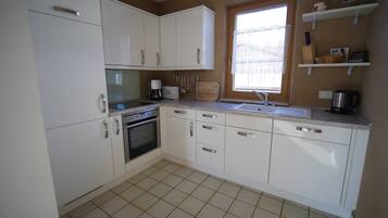 JÀÀkaappi, uuni, astianpesukone