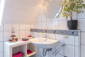 Unclassified image, 5 of 38, button