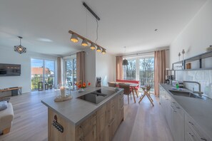 Kühlschrank, Mikrowelle, Ofen, Geschirrspüler