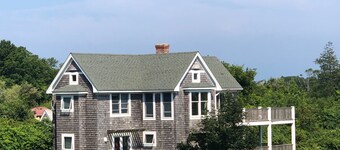 Peaceful, Breezy, Pet Friendly Getaway!