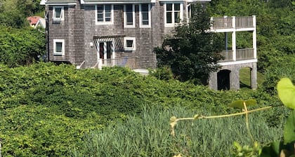 Peaceful, Breezy, Pet Friendly Getaway!