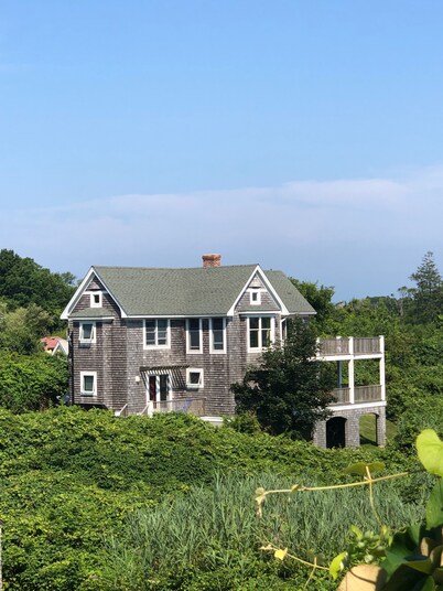 Peaceful, Breezy, Pet Friendly Getaway!